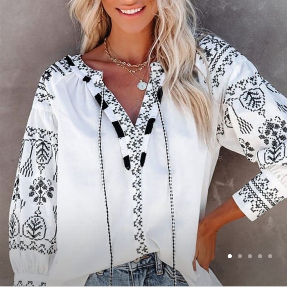 Ladies soft white/black top
